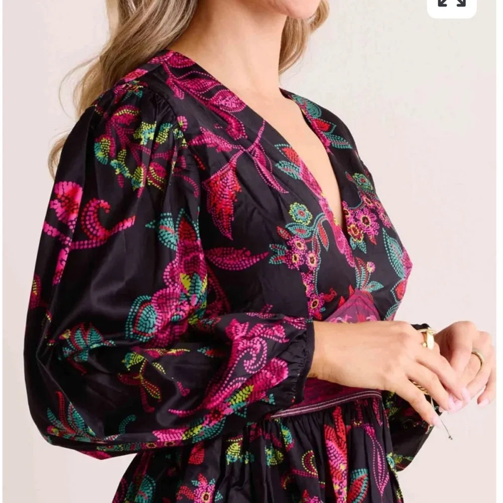 Vibrant Floral V-Neck Blouse in Black and Pink - Picture 2 of 6